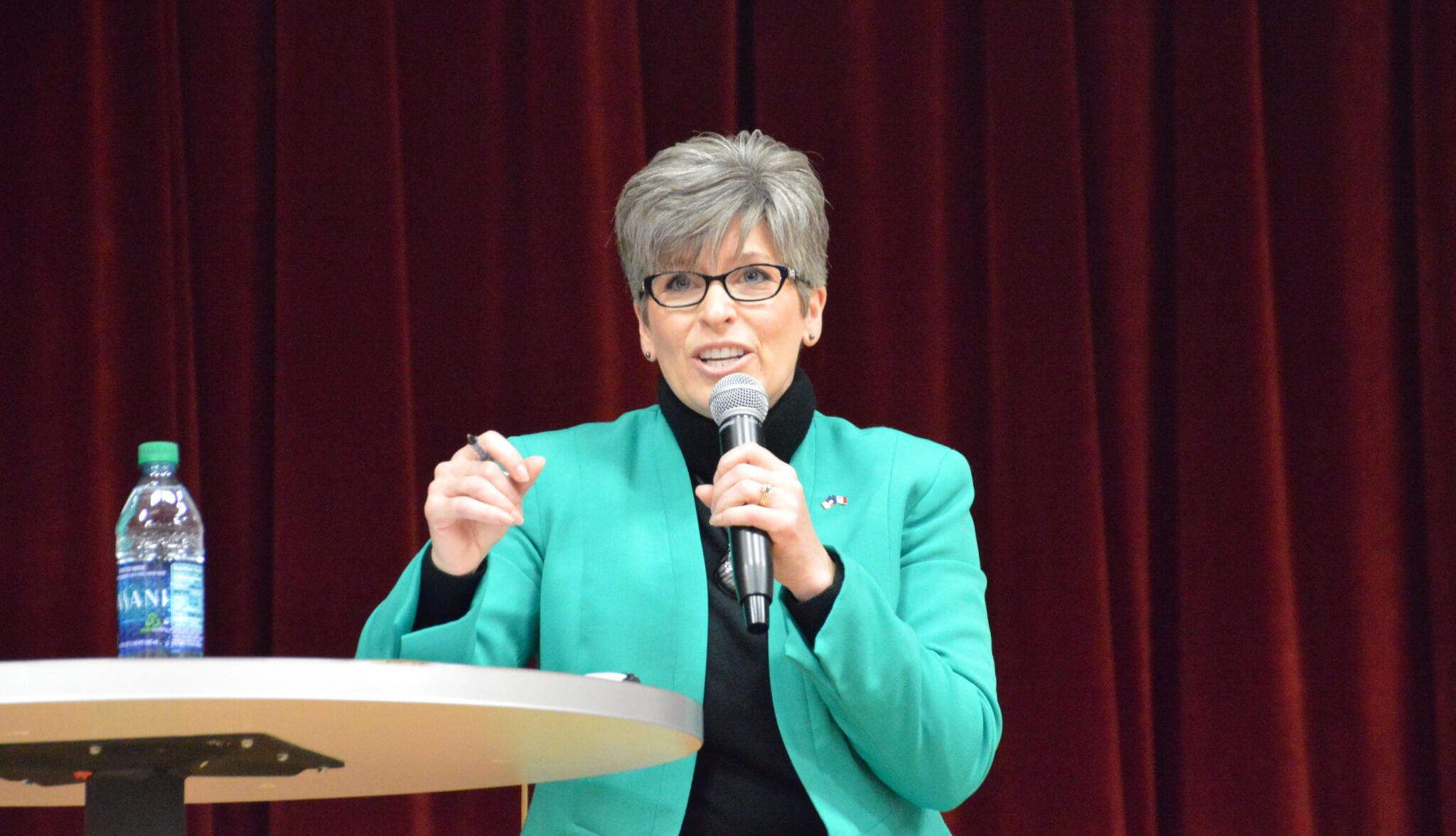 Joni Ernst On Donald Trump: “I Don’t Think He’s A Racist” Joni Ernst On Donald Trump: “I Don’t Think He’s A Racist”