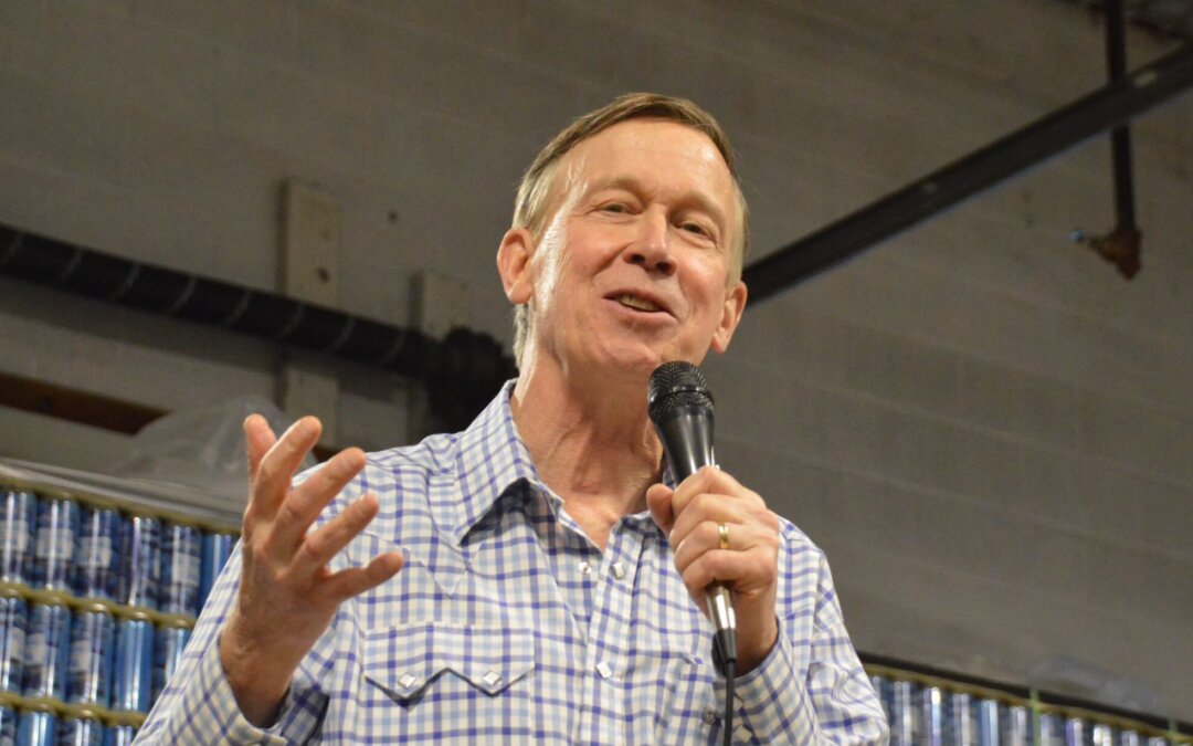 Hickenlooper Pitches Working Together Vision To Stand Out In Iowa