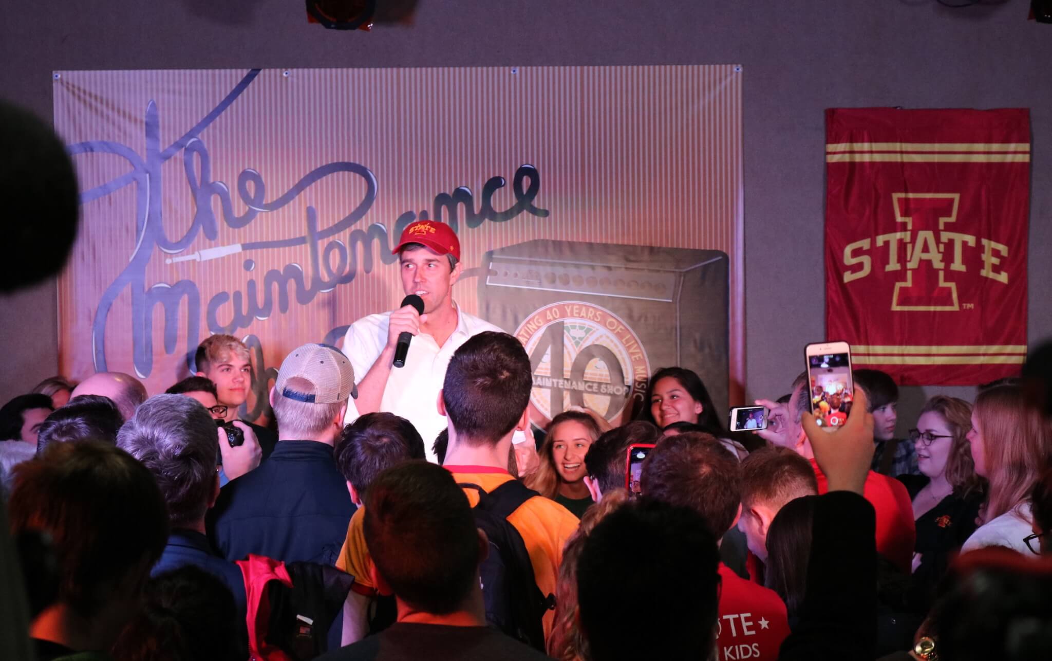 Beto O’Rourke Courts Students With Energy And An “Idealistic Vibe” Beto O’Rourke Courts Students With Energy And An “Idealistic Vibe”