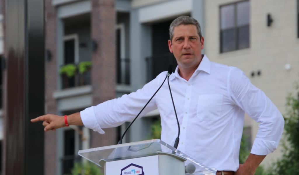 In Iowa, Democrats Pitch Plans To Get People Working Again