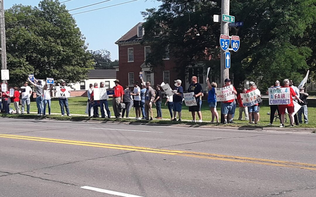 Iowa VA Workers Protest Privatization Attempts, Fight For Fair Contracts