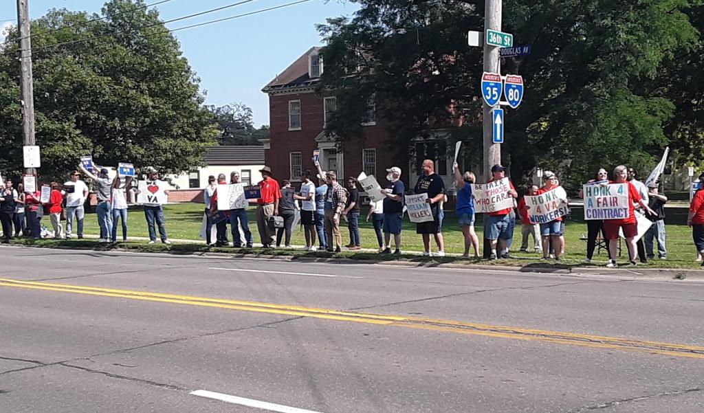 Iowa VA Workers Protest Privatization Attempts, Fight For Fair Contracts