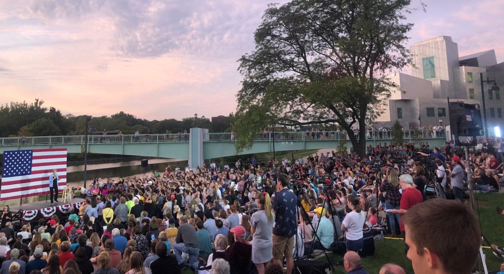 Elizabeth Warren Draws Huge Iowa Crowd After Momentous Week