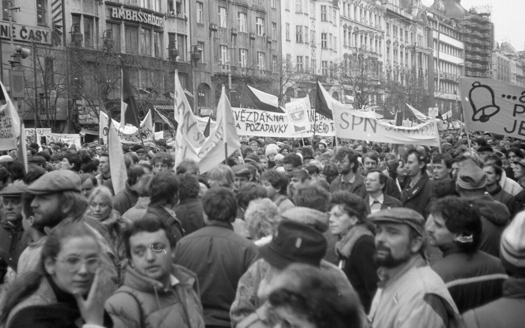 Lessons On Trump’s Lies From Eastern Europe Revolutions