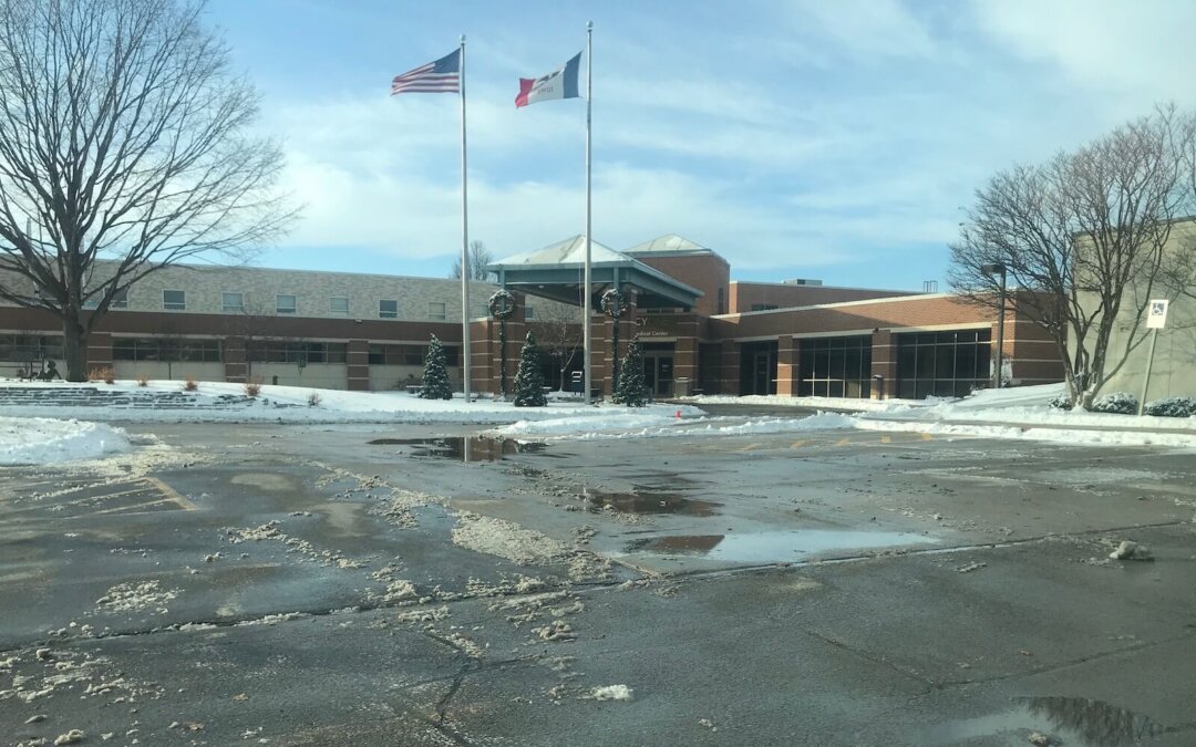 As More Birthing Centers Close, Iowans Look To Alternatives