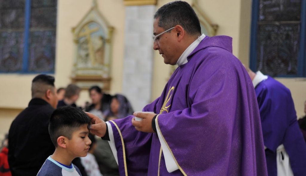 Padre Fabian Is A Pillar In Des Moines Latino Community
