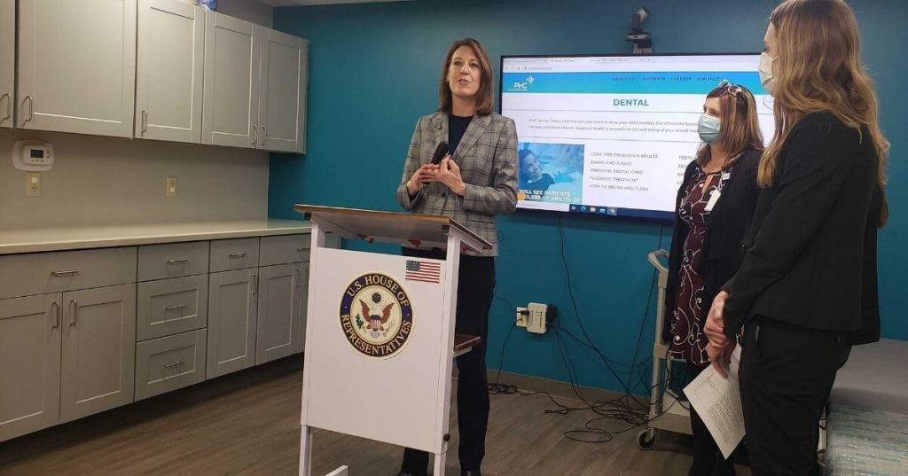 Axne Tours Community Health Center She Helped Secure Funds For