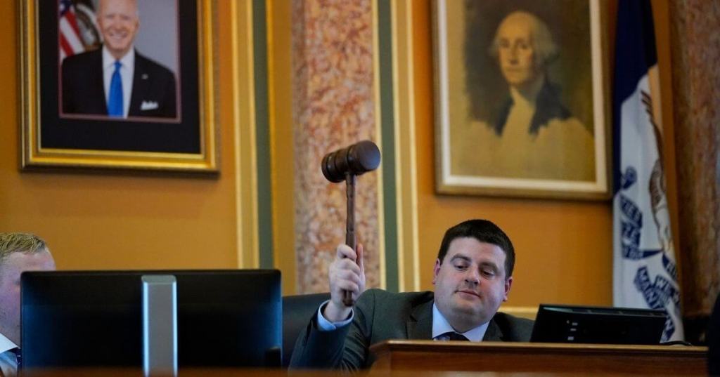 Iowa Legislature passes budget bill, adjourns with no property tax cut