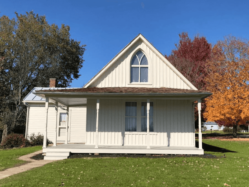 9 Roadside Attractions Across Iowa You Must Stop At While Traveling For The Holidays