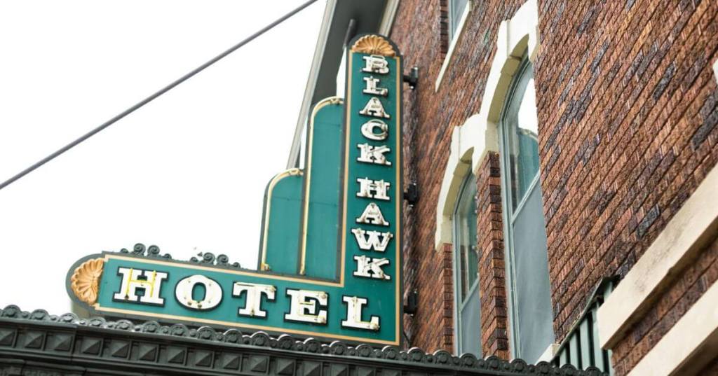 8 Historic Iowa Hotels Worth Planning A Weekend Getaway To Visit
