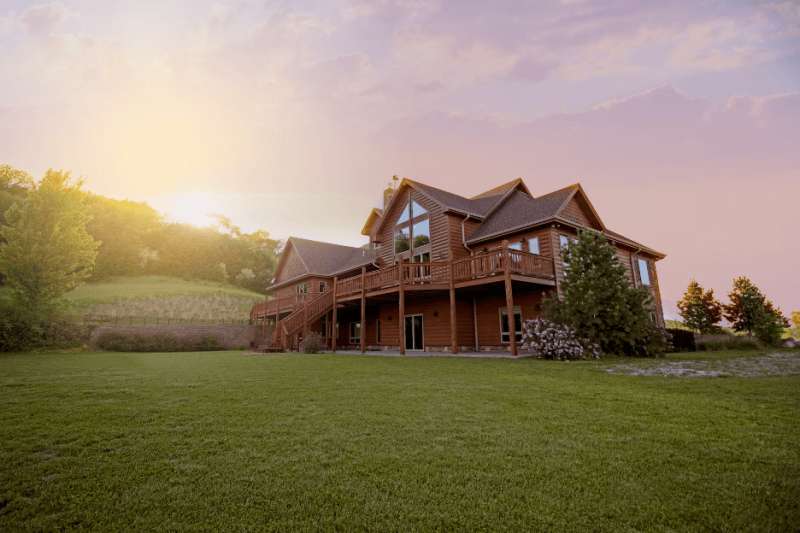 Spring Is Finally Blooming in Iowa. Here Are 8 Tips to Get a Gorgeous Yard.
