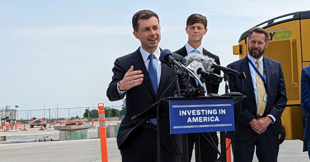 Buttigieg Visits Eastern Iowa Airport, Touts Expansion
