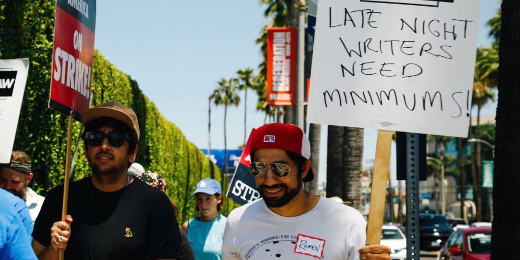 Iowa native celebrates new deal after 5-month writers’ strike