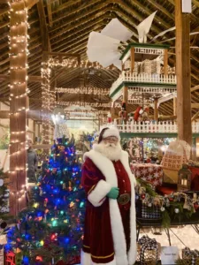 Christmas Tree Farms and Holiday Light Displays To Visit in Iowa