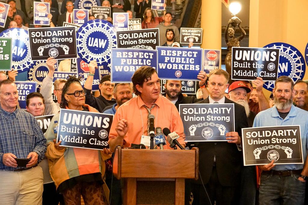 What Iowans Think About the Union-Busting Bill