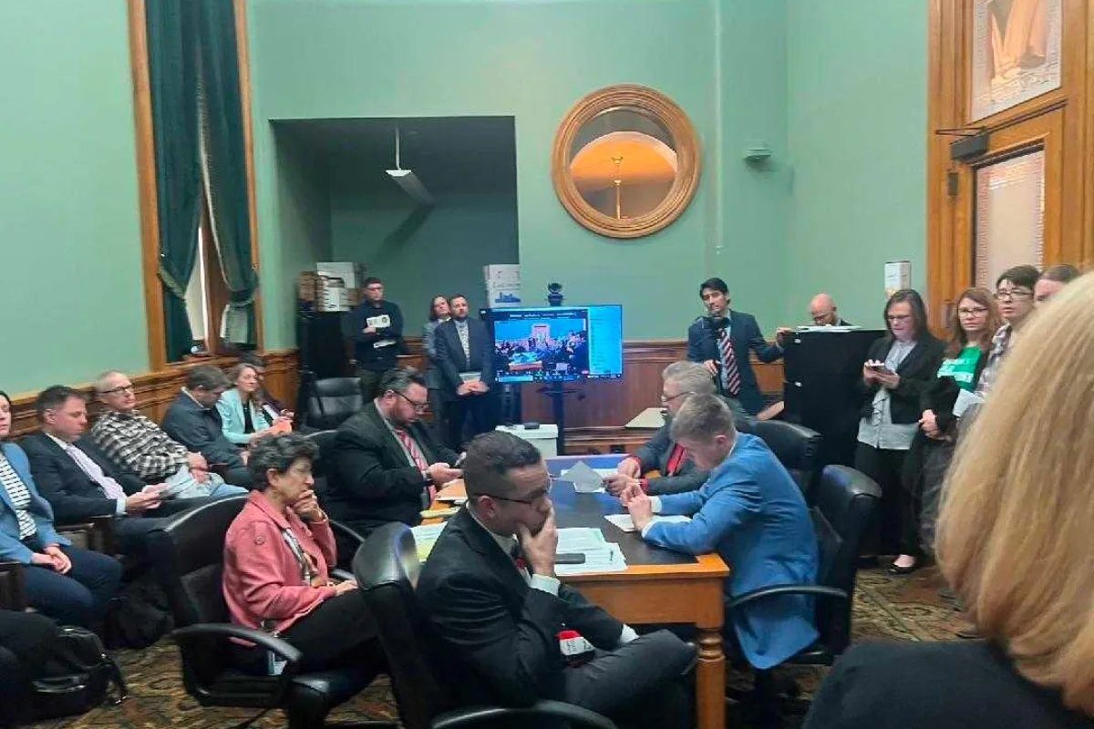 Iowan asks Republican lawmakers to focus on real issues instead of picking on libraries Iowan asks Republican lawmakers to focus on real issues instead of picking on libraries