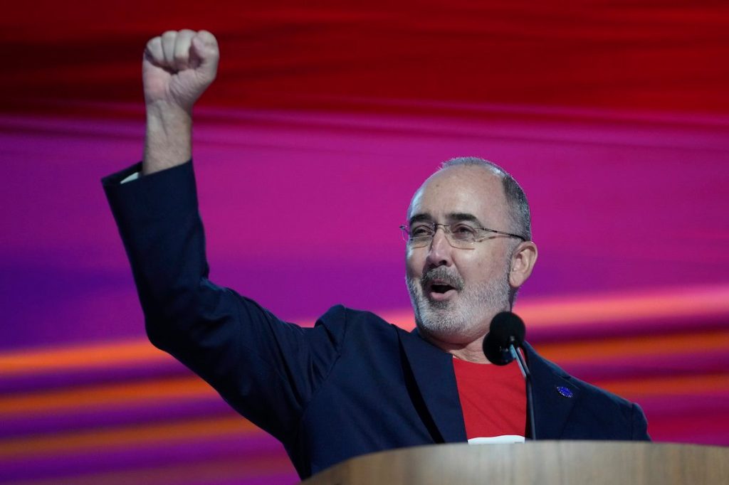 ✊ At DNC, Unions Take Center Stage