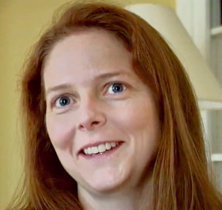 Portrait of Elizabeth Willis smiling.