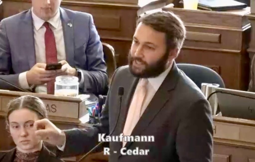 Iowa Republicans rush anti-apprenticeship, anti-union contracting bill, raising safety concerns