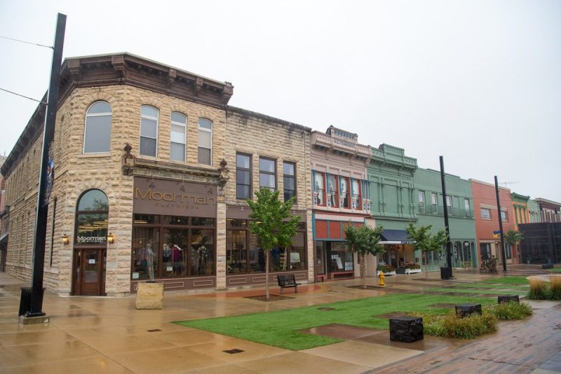a row of buildings in mason city, iowa
