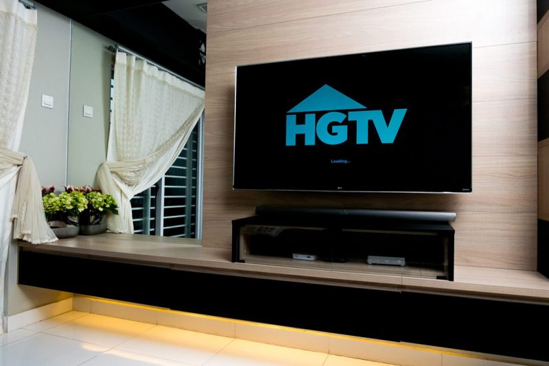 a bacl tv screen with a blue hgtv logo on it
