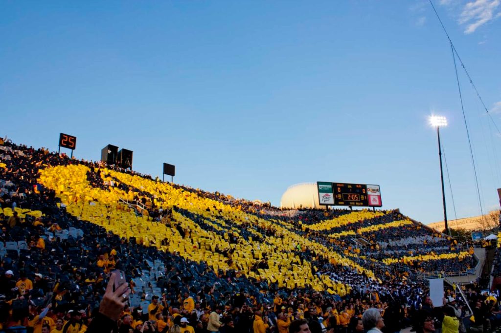 From the Wave to Campaniling, 6 fun traditions Iowa college students can look forward to