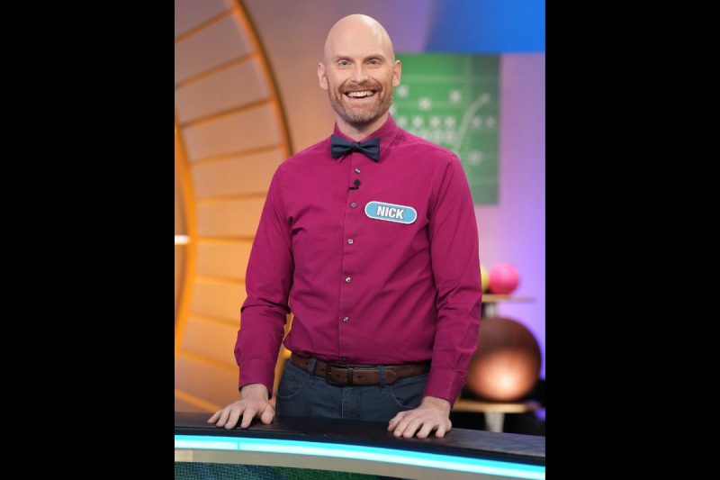 Oswald, choir director for eighth and ninth grades at Southview Middle School and an educator with more than two decades of experience, is featured on Teachers' Week for "Wheel of Fortune," where educators from across the United States compete for cash and prizes.