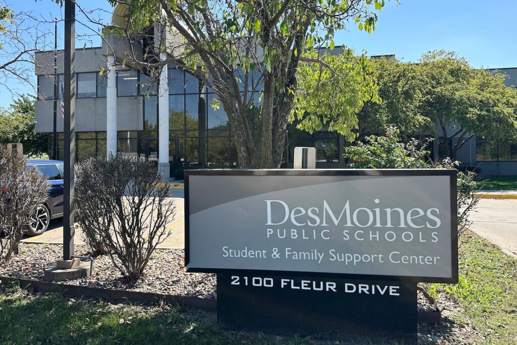 What we know about the Ian Roberts, the Des Moines Superintendent arrested by ICE