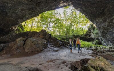 Your guide to 12 fun & frugal family outings in Iowa