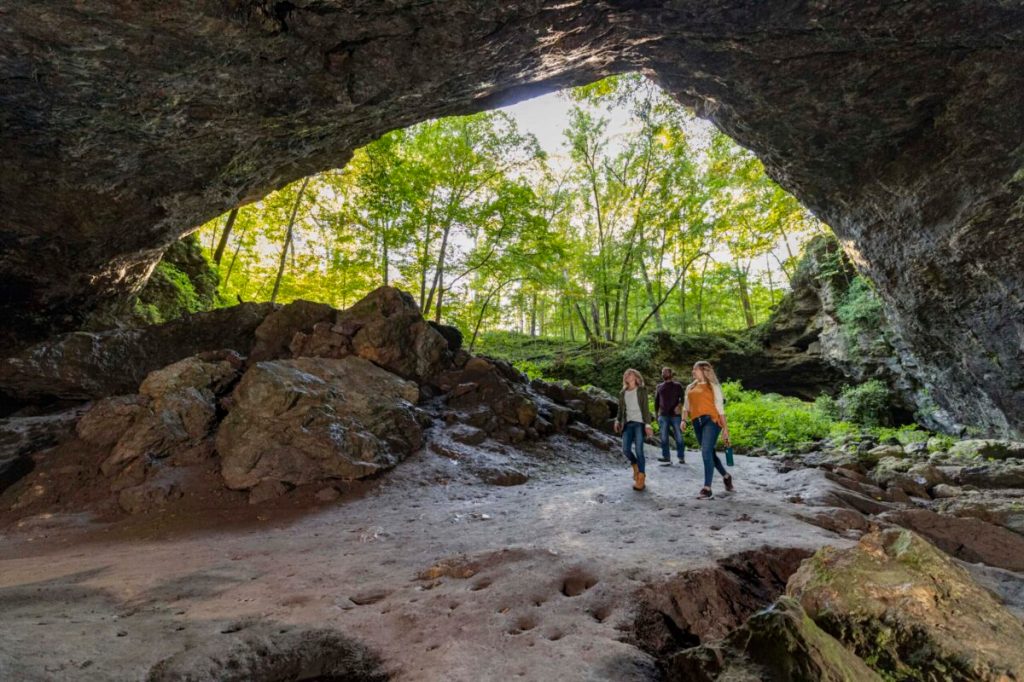 Your guide to 12 fun & frugal family outings in Iowa