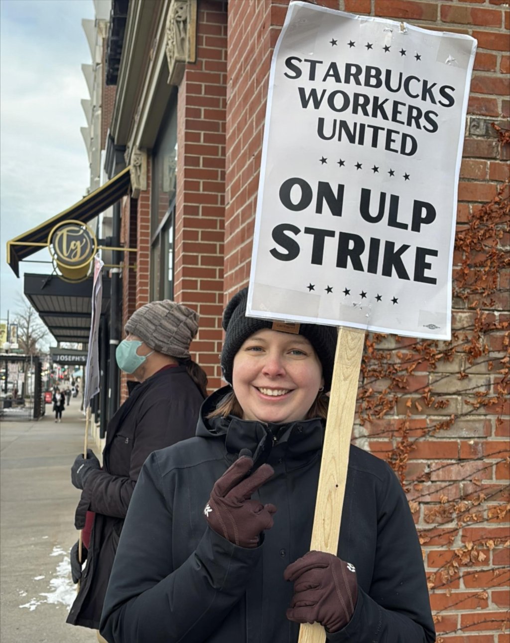 ☕️ Iowa City strikers shut down their store