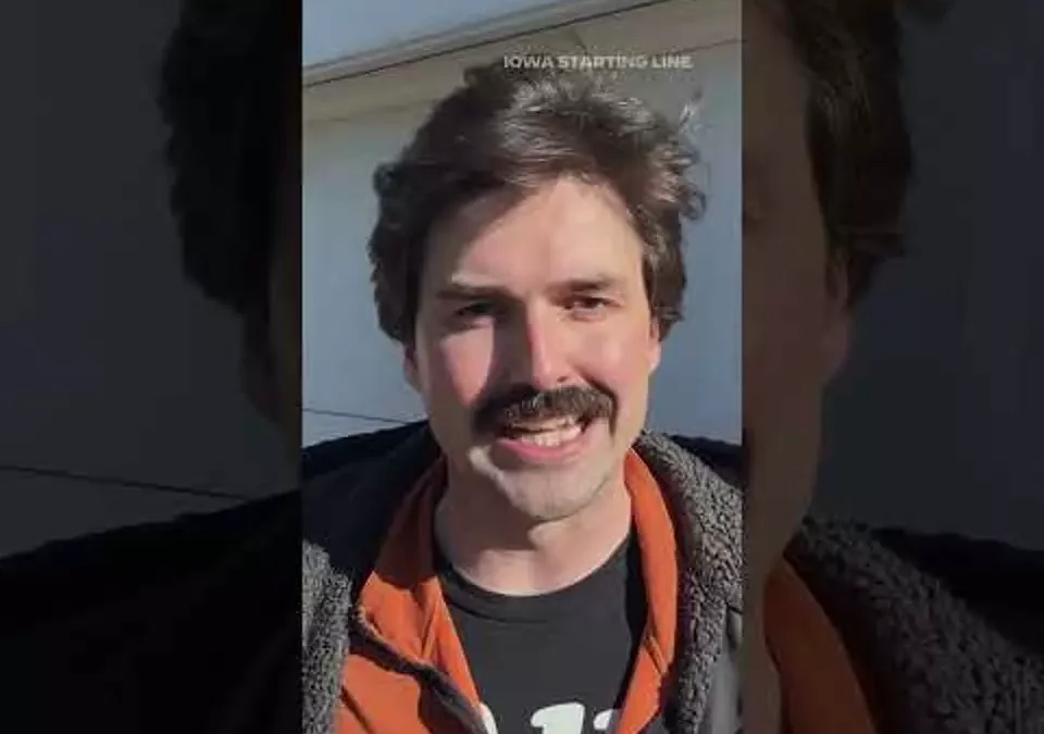 WATCH: Iowa Gov. Reynolds staffer blocks journalist from press briefing