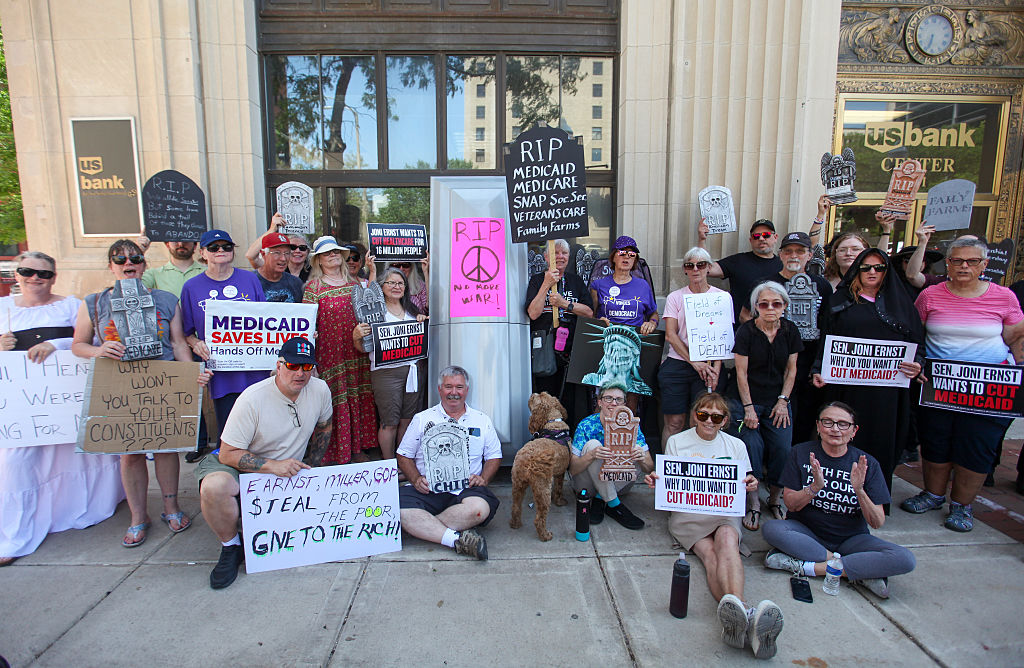 Iowa patients hit hard by GOP defunding of Planned Parenthood